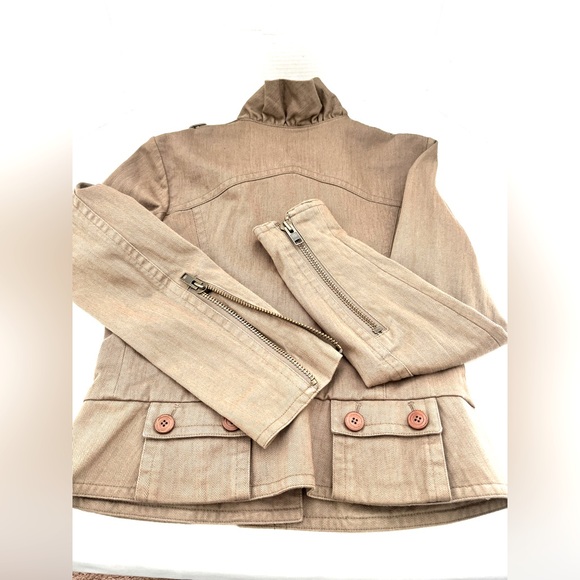 NEW COLE HAAN KHAKI DENIM JACKET DETAILED RUFFLE & ZIPPERED W/ BUTTONS SZ M - Picture 6 of 13